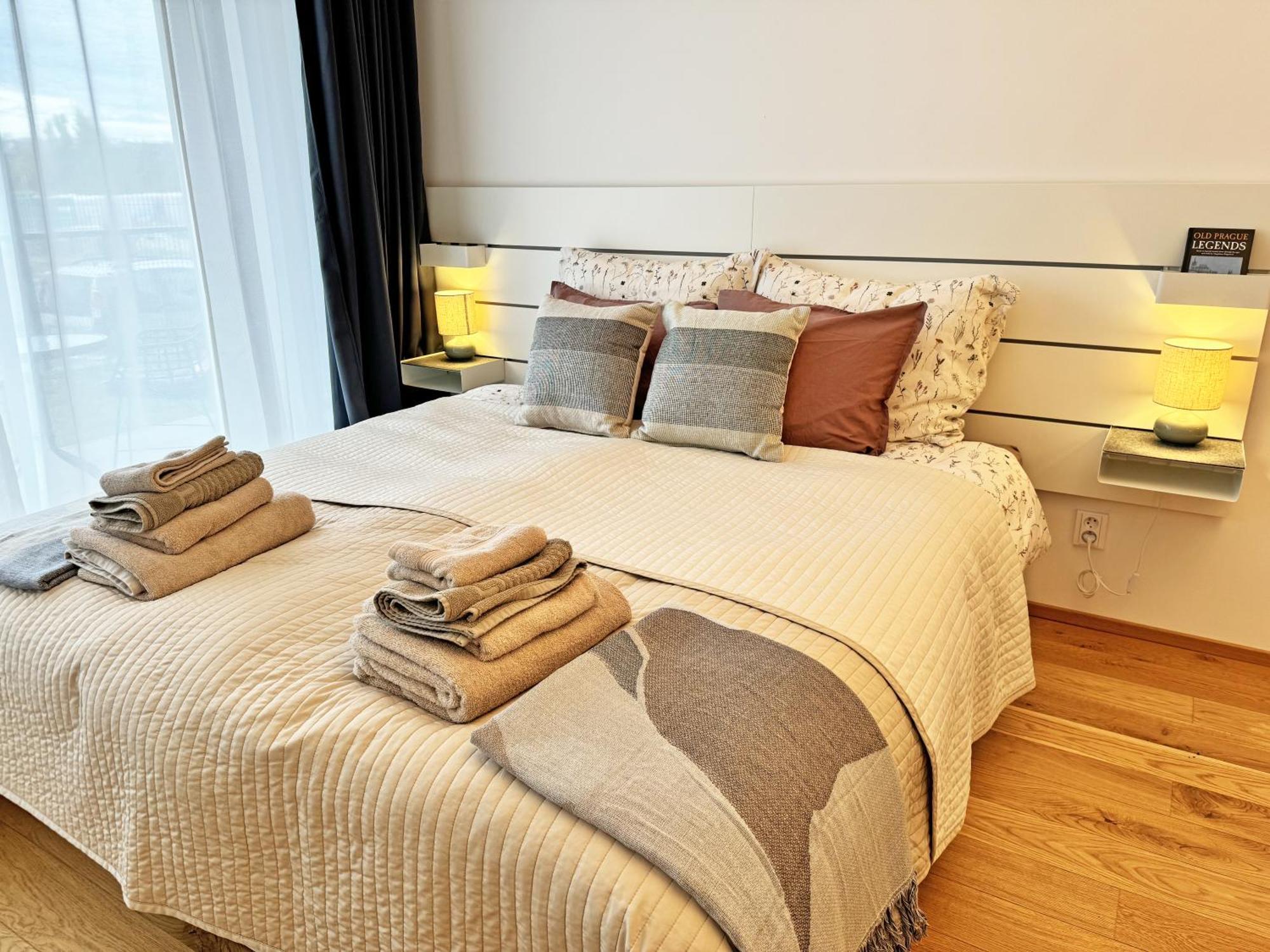 New Studio, King Bed, Free Parking, Terrace Apartmán Prague