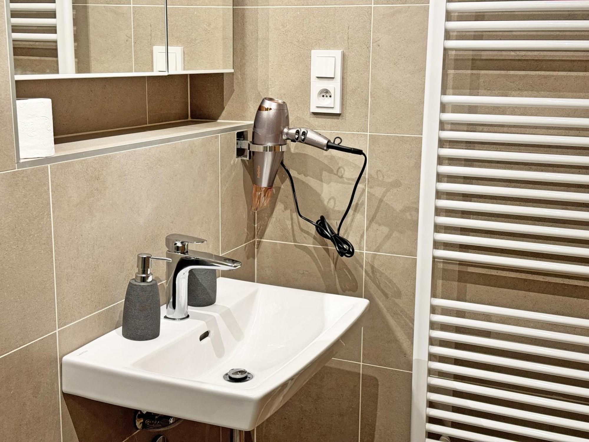 New Studio, King Bed, Free Parking, Terrace Apartmán Prague